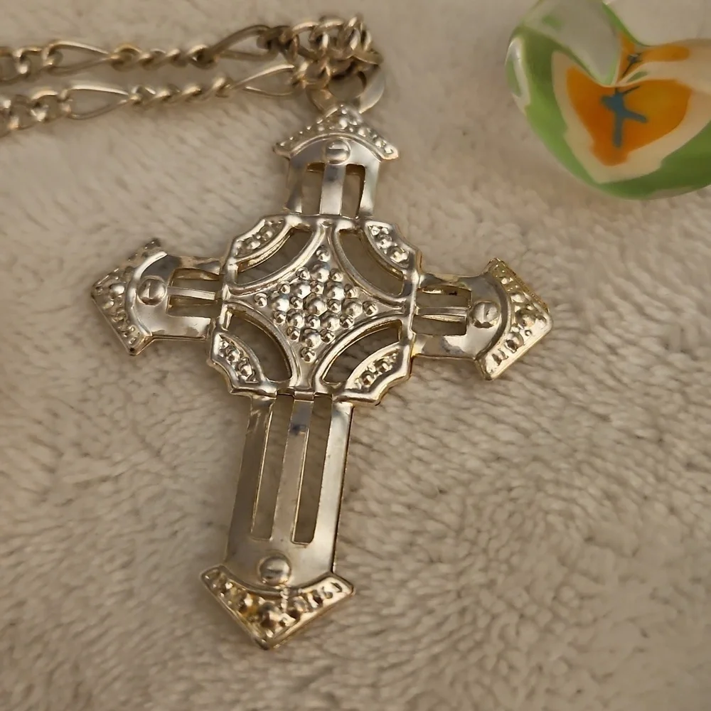 Vintage Tin Cross Pendant Figaro Chain Necklace and Acrylic Heart Cross Ring 7.5
